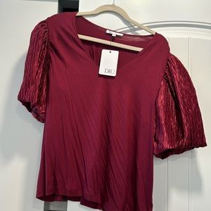 DR2 short sleeve blouse. Size xl. NWT